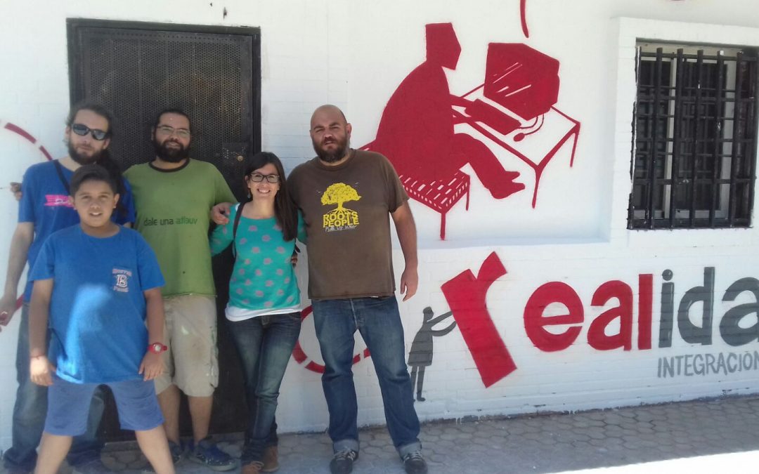 Estrenamos grafiti en la fachada de nuestro nuevo centro en el Polígono Sur de Sevilla