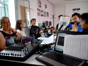 Grabando Onda Realidades en el taller de radio